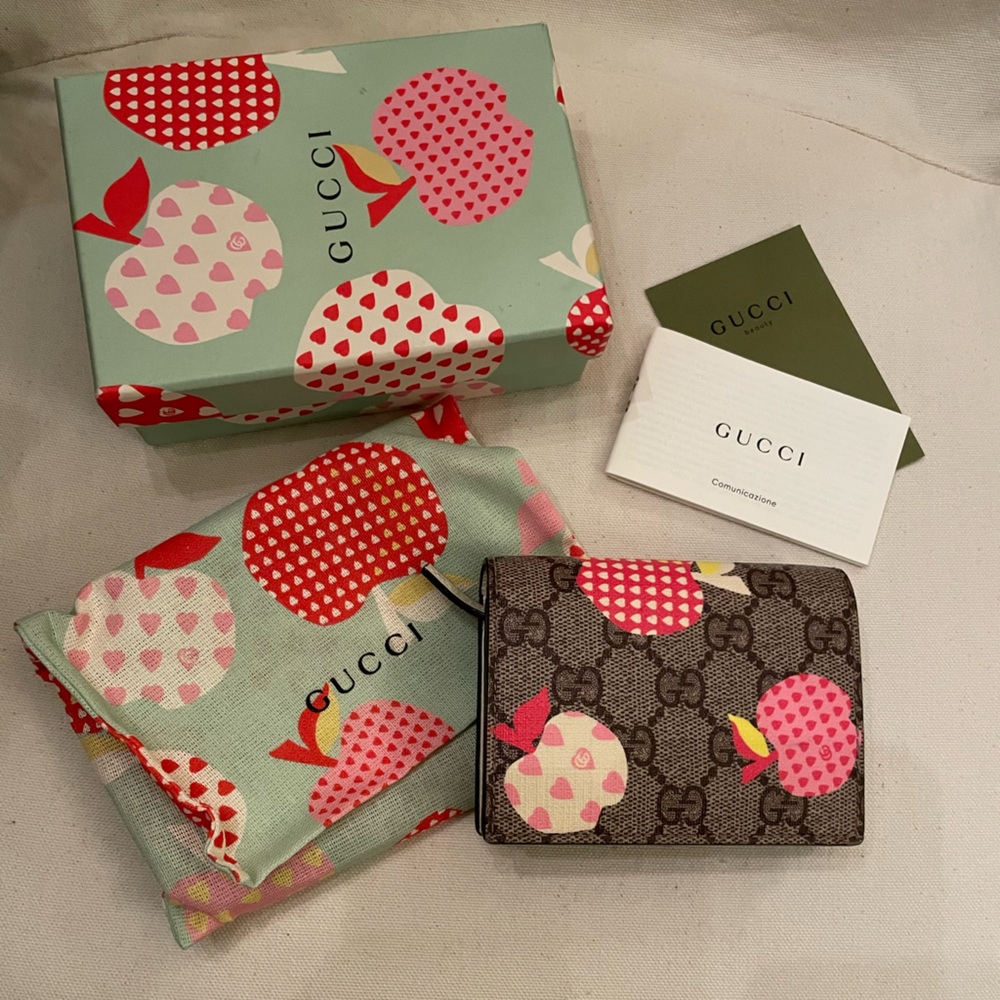 GUCCI  GG SUPREME LE POMME Apple, Full Set
